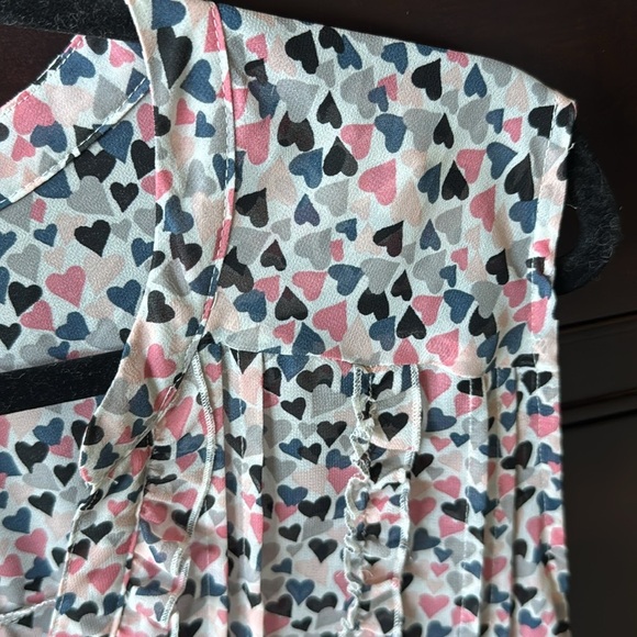 Torrid Heart sleeveless blouse Womens 3 pleated ruffles button down Top sheer - Picture 6 of 11